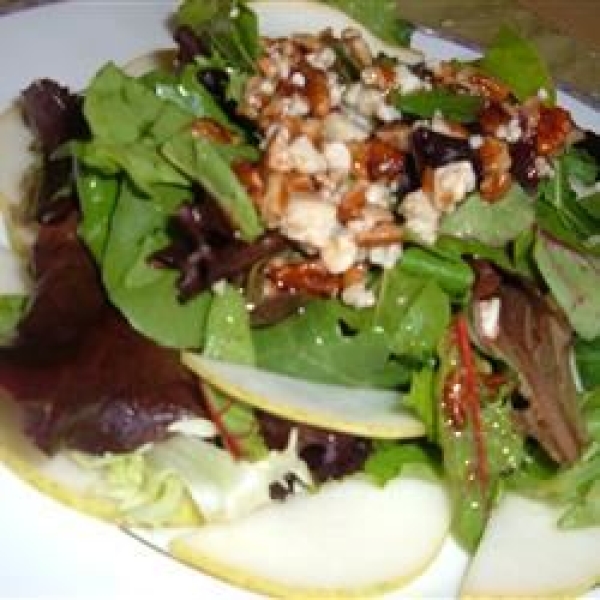 Tangy Pear and Blue Cheese Salad