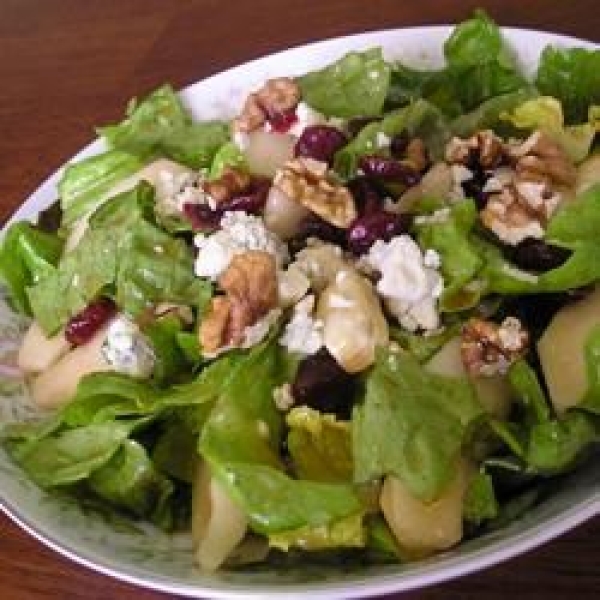 Tangy Pear and Blue Cheese Salad