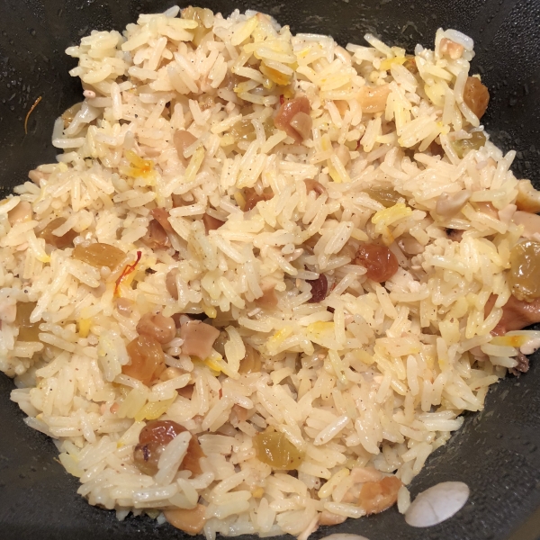 Saffron Rice with Raisins and Cashews