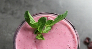 Mixed Fruit Smoothie with Goji Berries