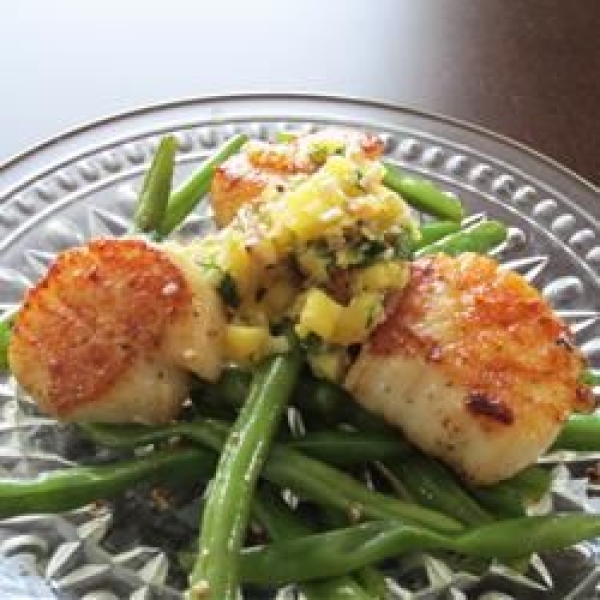 Seared Scallops with Pineapple, Ginger and Lemon Grass Salsa