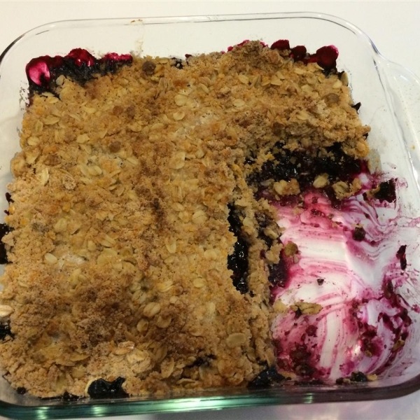 Crumbly Blackberry Cobbler