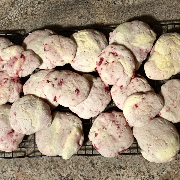 INCREDIBLE Raspberry Cheesecake Cookies