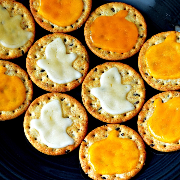 Oven-Baked Cheese Crackers