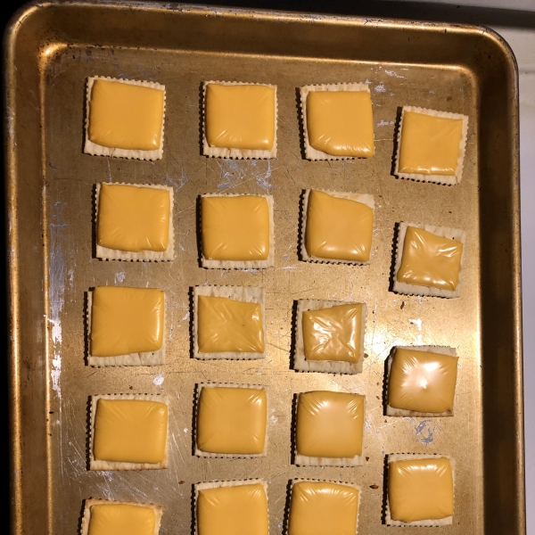 Oven-Baked Cheese Crackers