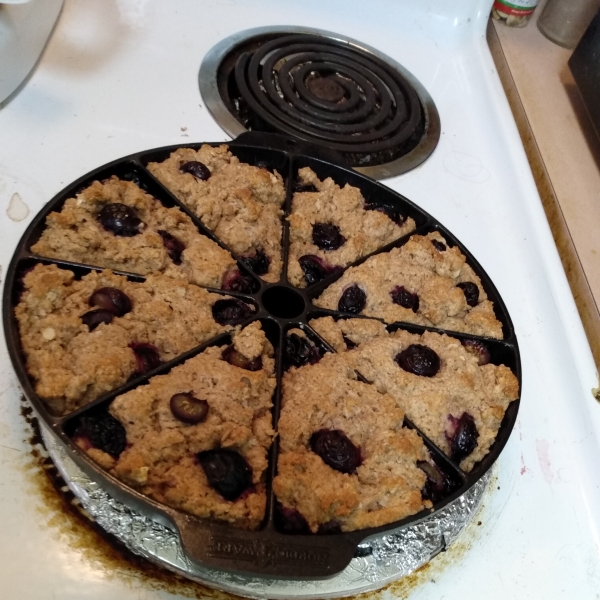 Whole Wheat Scones with Oatmeal and Blueberries