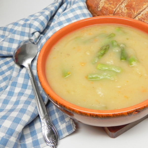 Spicy Potato and Asparagus Soup