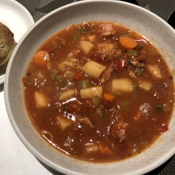 Zesty Manhattan Clam Chowder