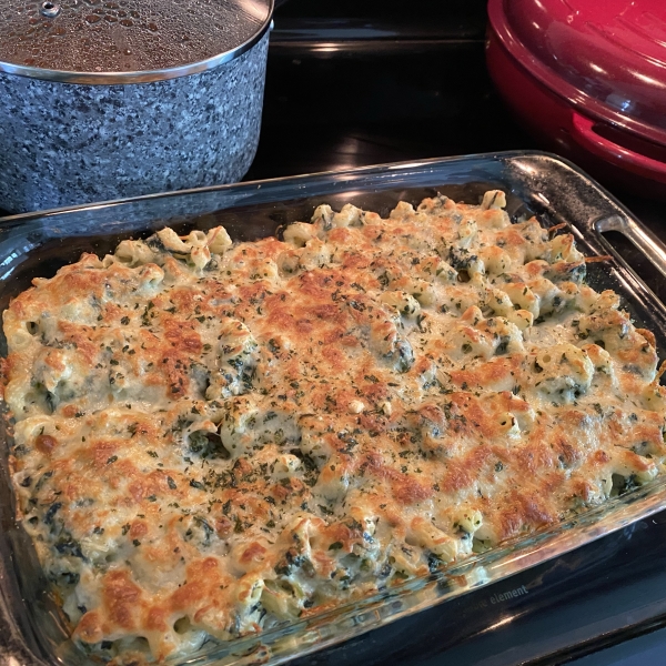 20-Minute Spinach and Artichoke Macaroni & Cheese