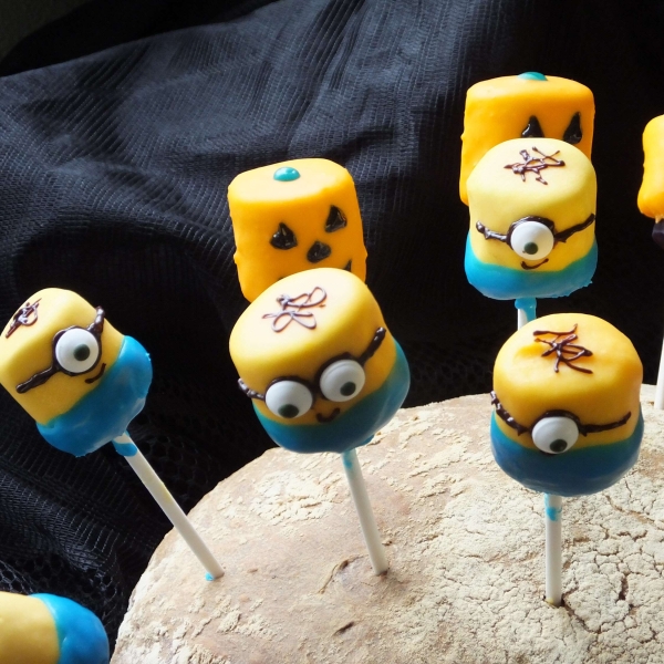 Minions Marshmallow Pops