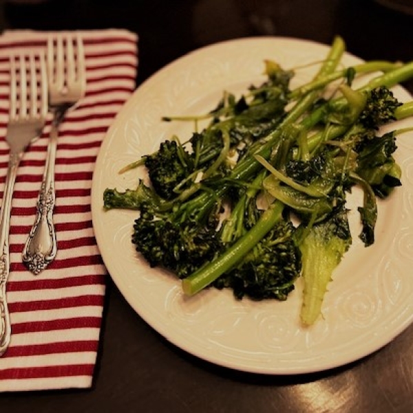 Winter Salad with Baby Greens and Broccolini