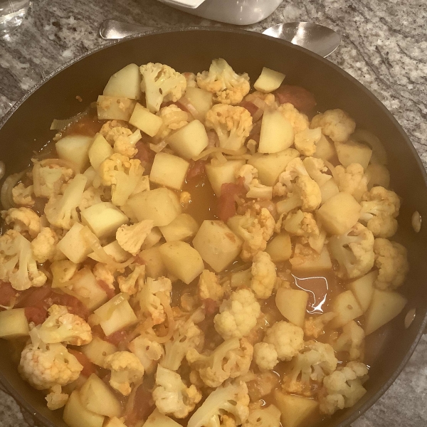 Aloo Gobi Masala (Cauliflower and Potato Curry)