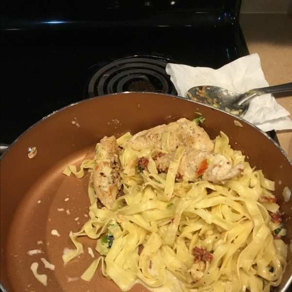 Easy Chicken Fettuccine with Sun-Dried Tomatoes