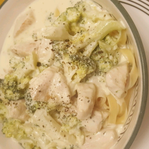 Chicken Alfredo with Fettuccini Noodles