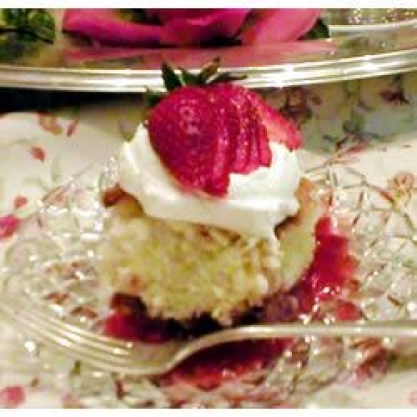 Strawberry Shortcut Cake