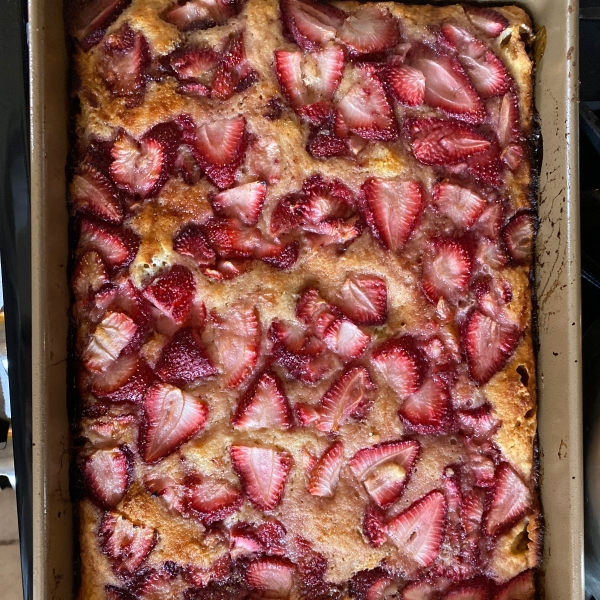 Strawberry Shortcut Cake