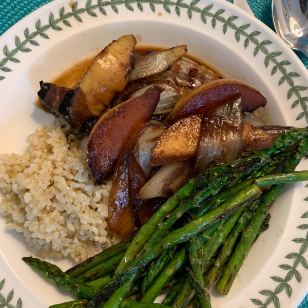 Grilled Pork Chops with Balsamic Caramelized Pears