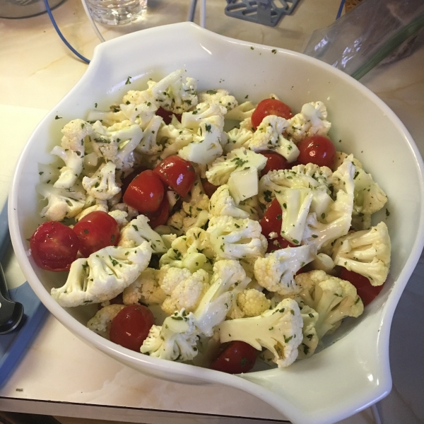 Crunchy Cauliflower and Tomato Salad