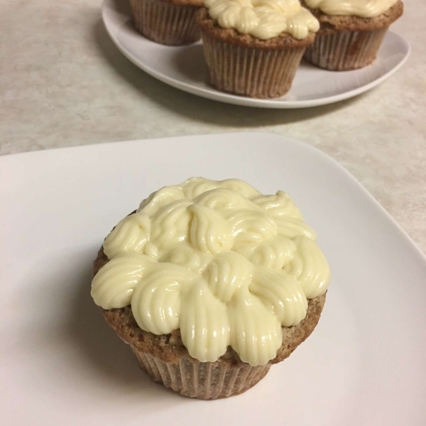 Carrot Cupcake with Cinnamon Cream Cheese Frosting