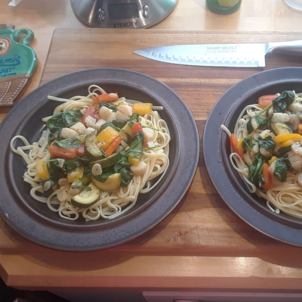 Scallops and Spinach Over Pasta