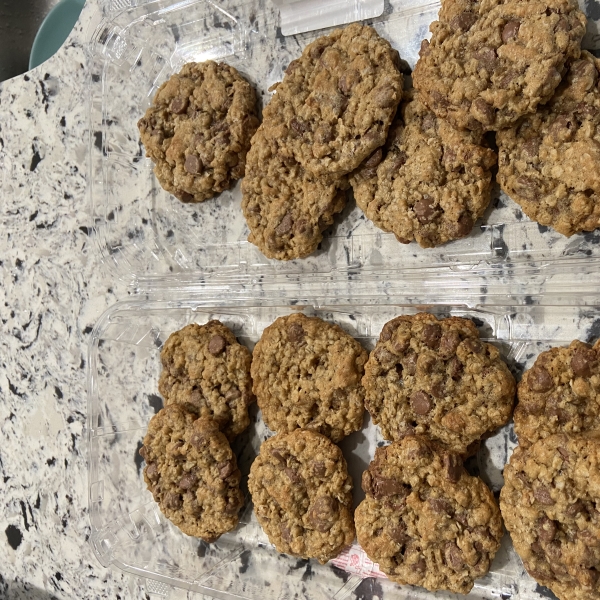 Chewy Chocolate Chip Oatmeal Cookies