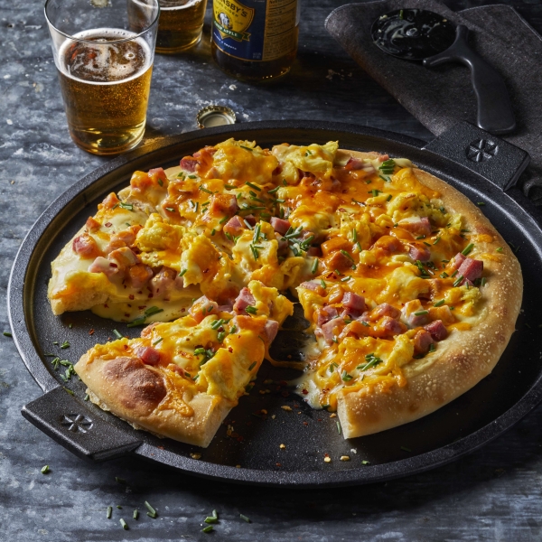 Eggs Benedict Breakfast Pizza