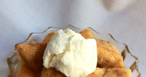 Cinnamon Roll Peach Cobbler