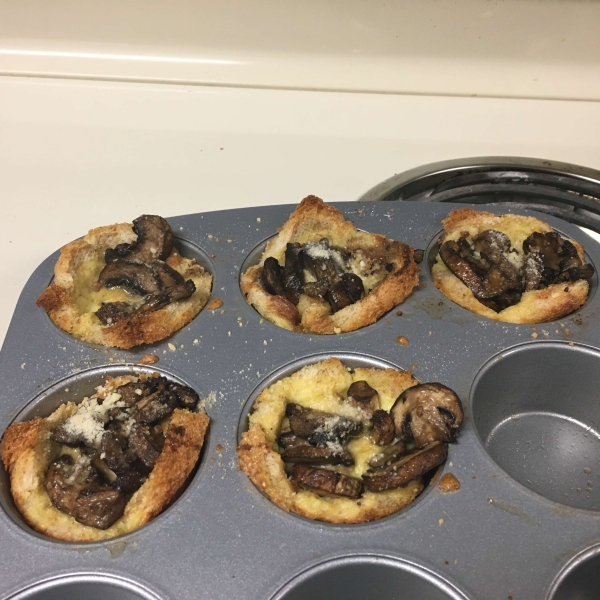 Garlicky Mushroom Toast Cups