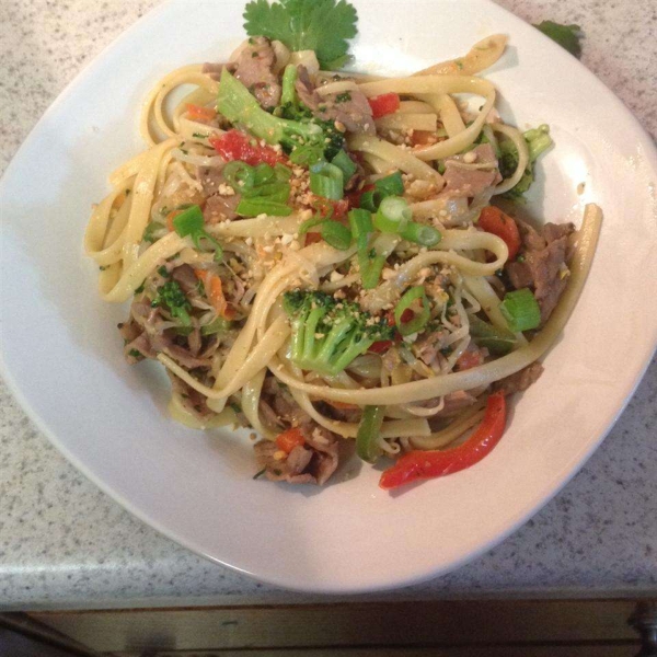 Asian Pasta Salad with Beef, Broccoli and Bean Sprouts