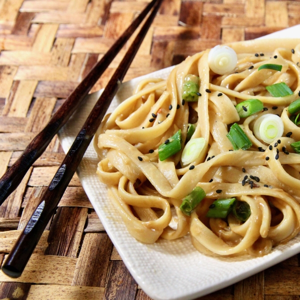 Cold Sesame Noodles with Spicy Peanut Sauce
