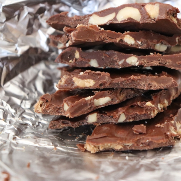 4-Ingredient Vegan Cashew Bark