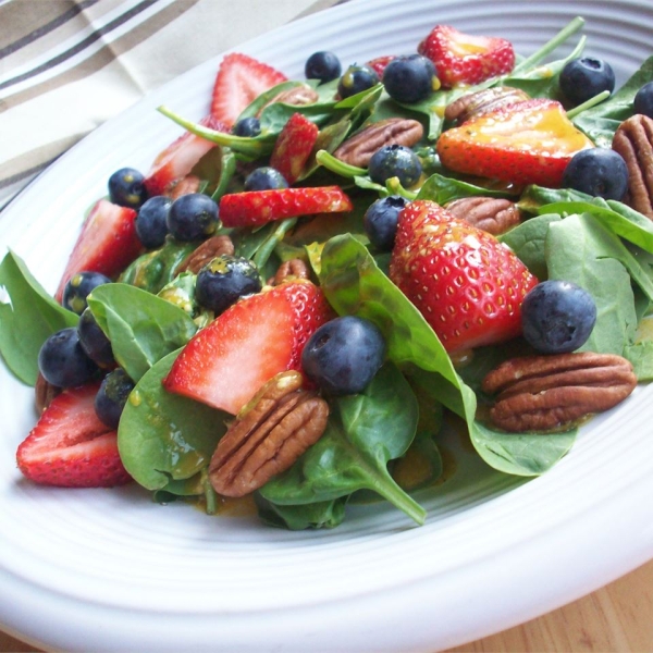 Spinach-And-Berries Salad With Non-Fat Curry Dressing