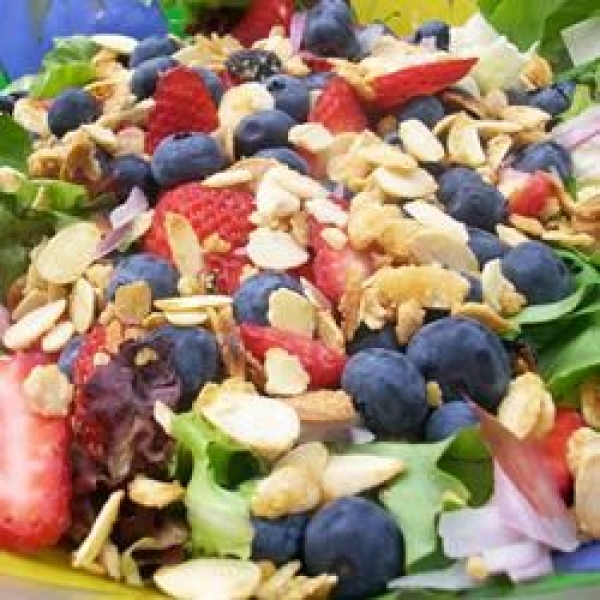 Spinach-And-Berries Salad With Non-Fat Curry Dressing