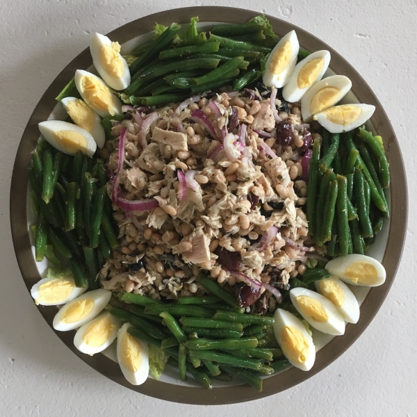 Nicoise-Style Tuna Salad With White Beans & Olives