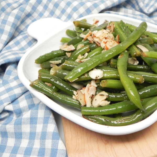 Lemony Green Beans with Walnuts and Thyme