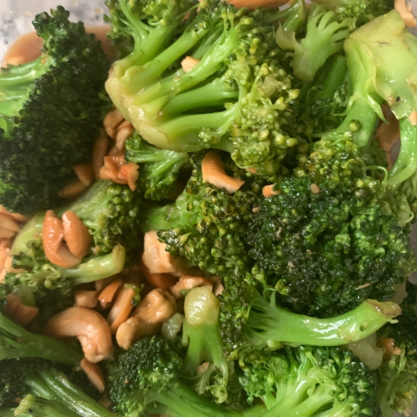 Broccoli with Garlic Butter and Cashews