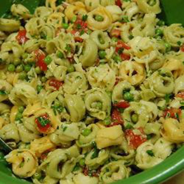 Tortellini Salad with Tomatoes and Peas