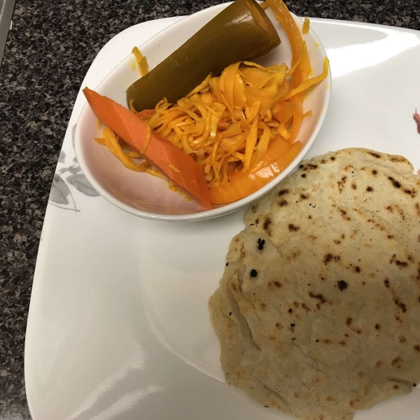 Pupusas de Queso (Cheese-Stuffed Tortillas)