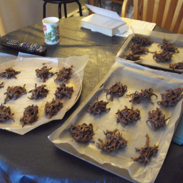 No-Bake Chocolate Chow Mein Cookie Clusters