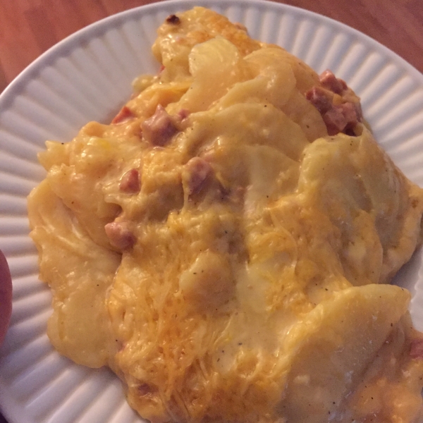 Slow Cooker Scalloped Potatoes with Ham