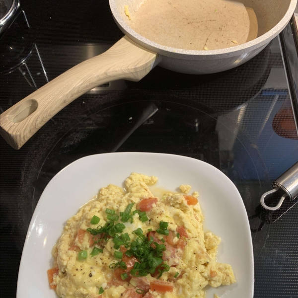 Fresh Tomato Parmesan Scramble