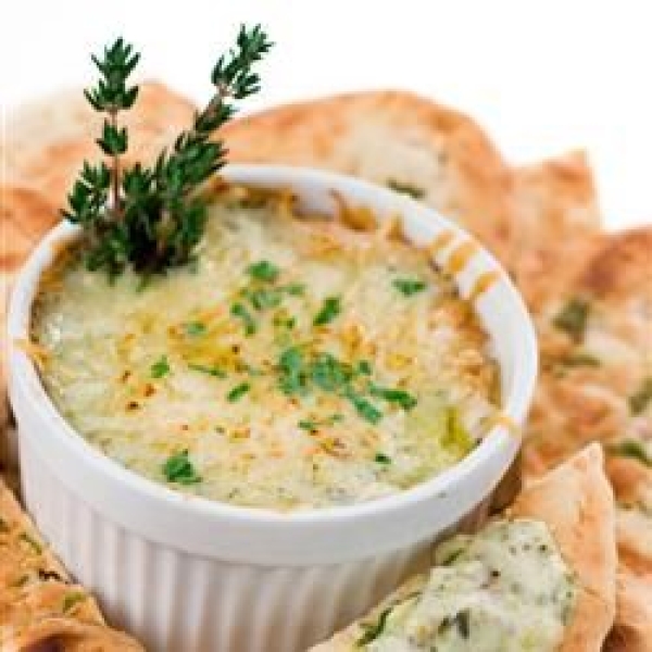 Hot Spinach, Artichoke, and Swiss Cheese Dip