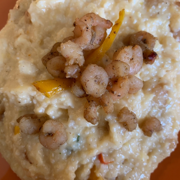 Garlic Cheese Grits with Shrimp