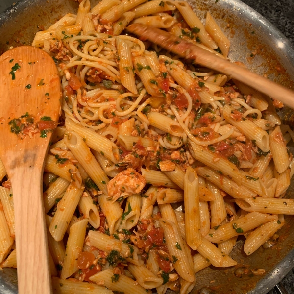 Easy Pasta with Tuna and Tomato Sauce