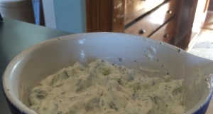 Tzatziki Sauce (Yogurt and Cucumber Dip)