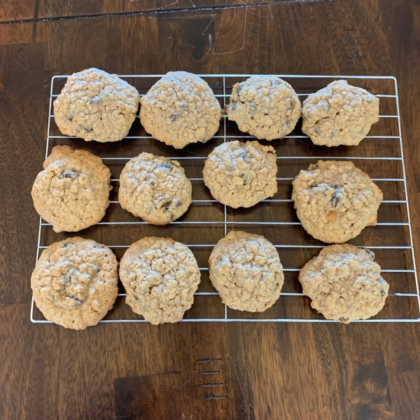 Beth's Spicy Oatmeal Raisin Cookies