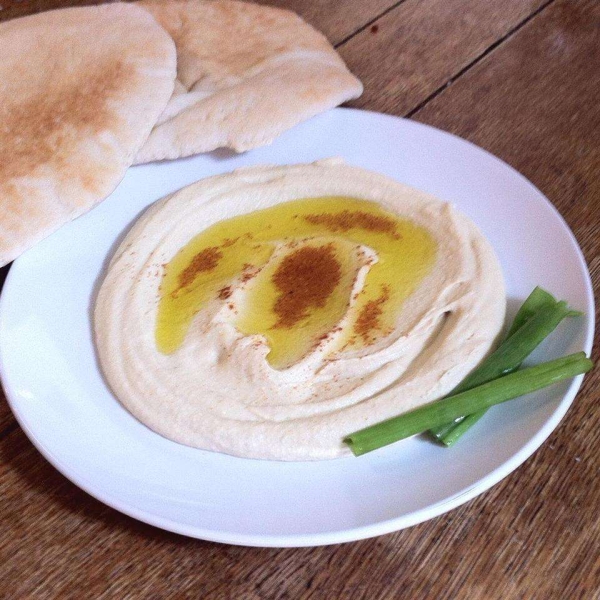 Authentic Middle Eastern Hummus (Chummus)