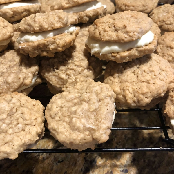 Oatmeal Whoopie Pies