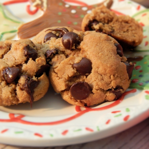 Chewy Hollow Chocolate Peanut Butter Cookies