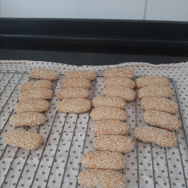 Aunt Anne's Sesame Cookies